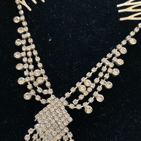 🎉HP🎉 Rhinestone Hair Accessory with Clips - Picture 4 of 4